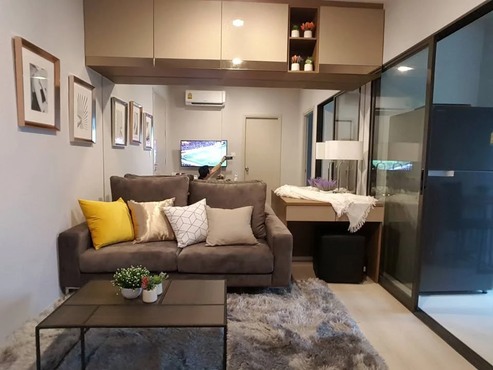 Beautiful unit for sale!! Life Sukhumvit 48 Condo, 12th Floor, Building S. Beautiful and very livable. Fully furnished with luxurious built-ins. Don't