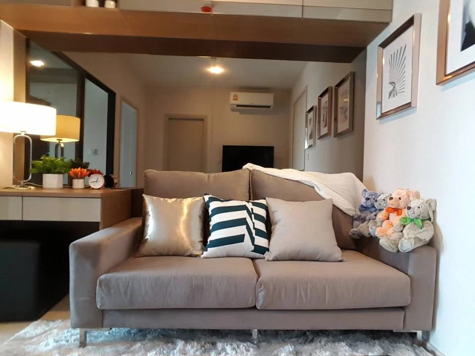 Beautiful unit for sale!! Life Sukhumvit 48 Condo, 12th Floor, Building S. Beautiful and very livable. Fully furnished with luxurious built-ins. Don't