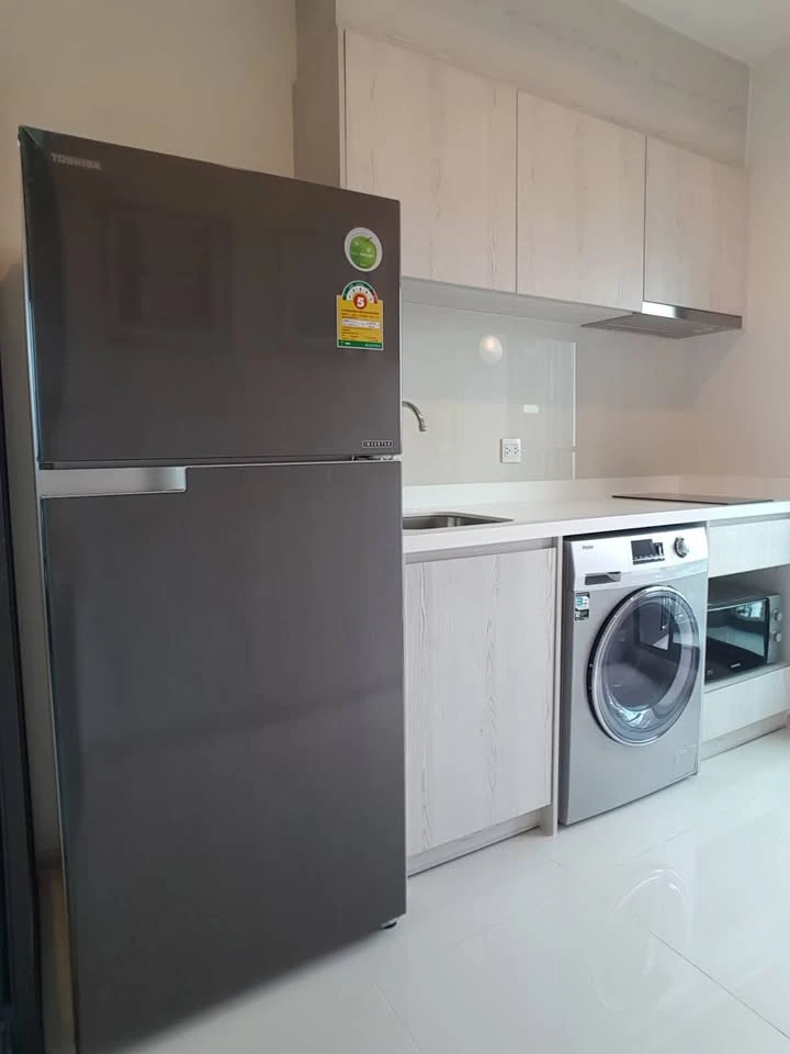 Beautiful unit for sale!! Life Sukhumvit 48 Condo, 12th Floor, Building S. Beautiful and very livable. Fully furnished with luxurious built-ins. Don't