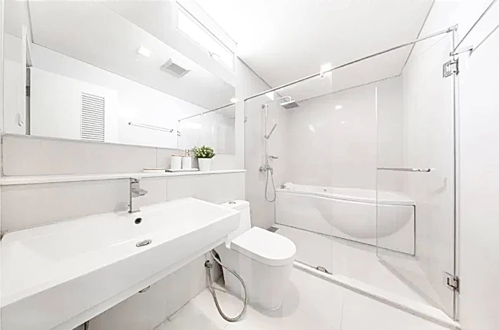 Urgently for rent or sale, Ivy Thonglor Condo, nice room, complete with furniture and electrical appliances. Hurry and reserve now. Don't miss out.