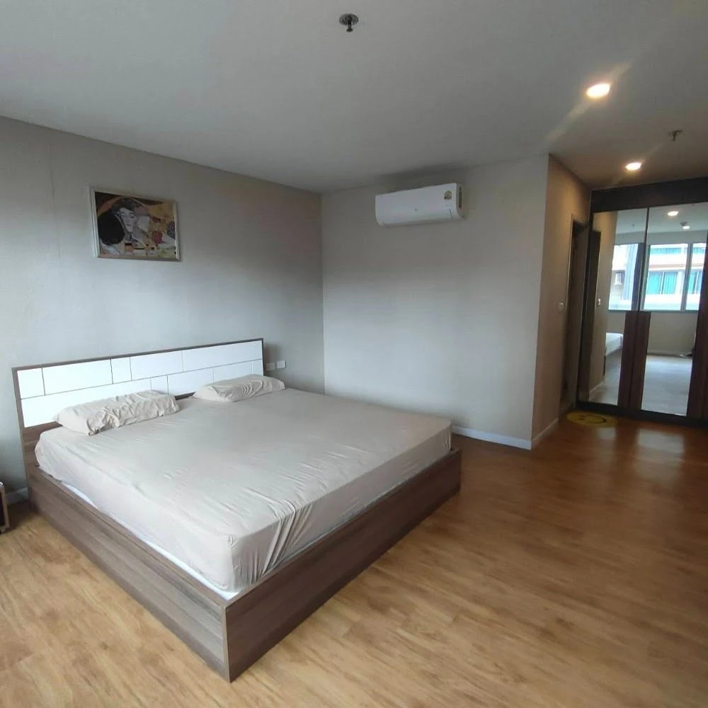 For sale: Siamese Nang Linchee, 3 bedrooms, 2 bathrooms, fully furnished with appliances. Don't miss this opportunity!