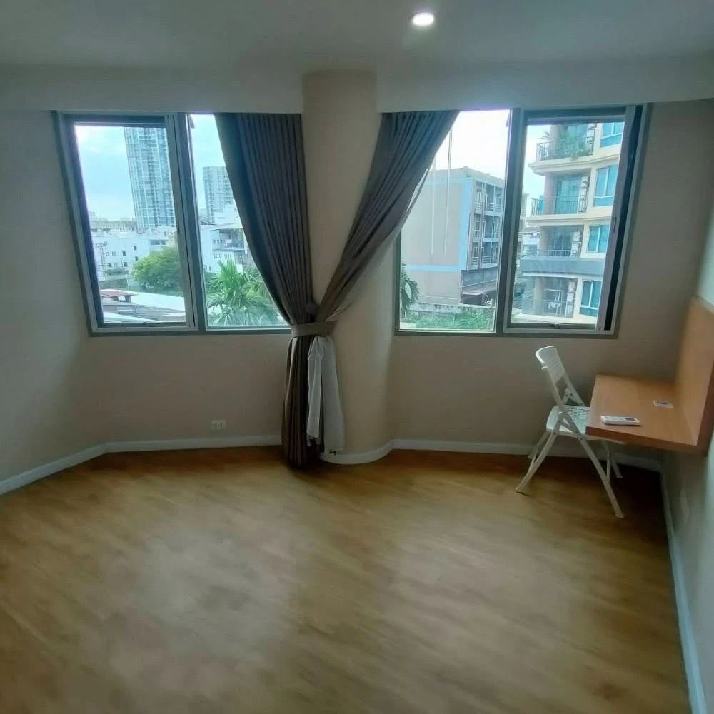 For sale: Siamese Nang Linchee, 3 bedrooms, 2 bathrooms, fully furnished with appliances. Don't miss this opportunity!
