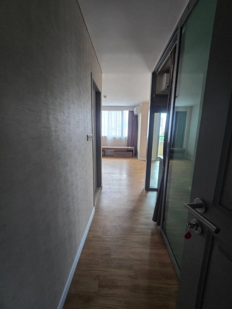 For Sale: Siamese Nang Linchi. Offers a quiet, private atmosphere with an unobstructed view. Fully furnished and ready to move in.