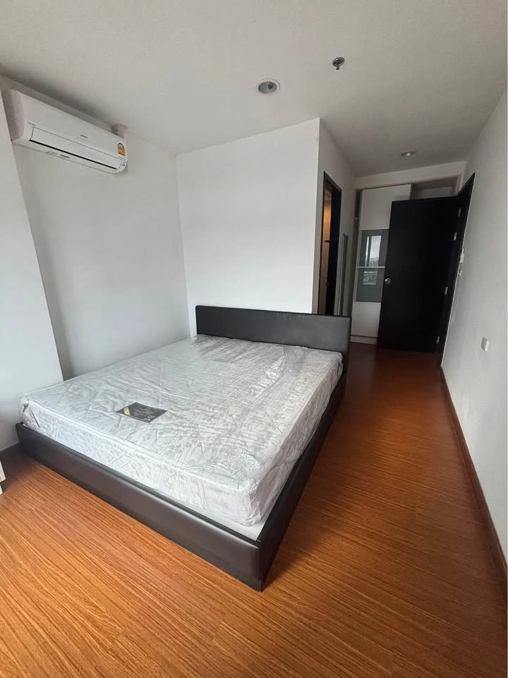 For sale: Diamond Sukhumvit, 10th floor, corner unit, very quiet and private, lots of usable space, don't miss out!