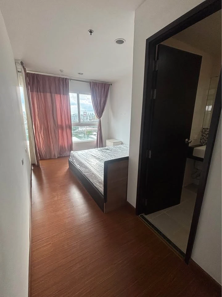 For sale: Diamond Sukhumvit, 10th floor, corner unit, very quiet and private, lots of usable space, don't miss out!