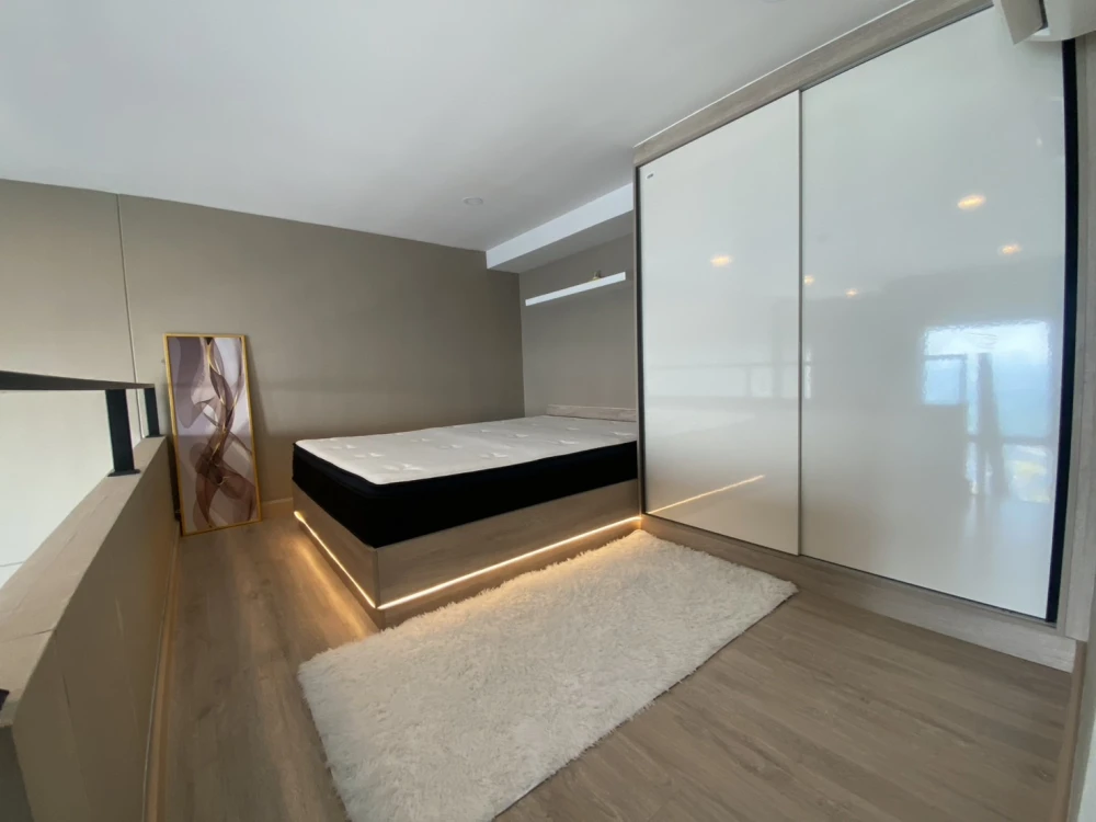 For sale: Knightsbridge Tiwanon Duplex Room with mezzanine, very high floor, quiet corner room, don't miss out if you book.