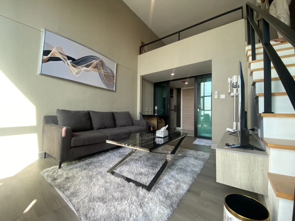 For sale: Knightsbridge Tiwanon Duplex Room with mezzanine, very high floor, quiet corner room, don't miss out if you book.