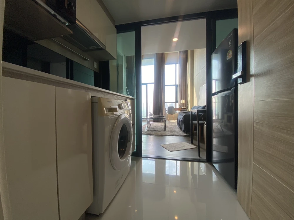 For sale: Knightsbridge Tiwanon Duplex Room with mezzanine, very high floor, quiet corner room, don't miss out if you book.