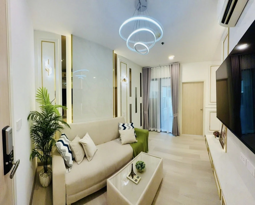 For sale: Knightsbridge Sky River Ocean, beautifully decorated with built-in furniture throughout the room, with quality furniture. Book now, get it f