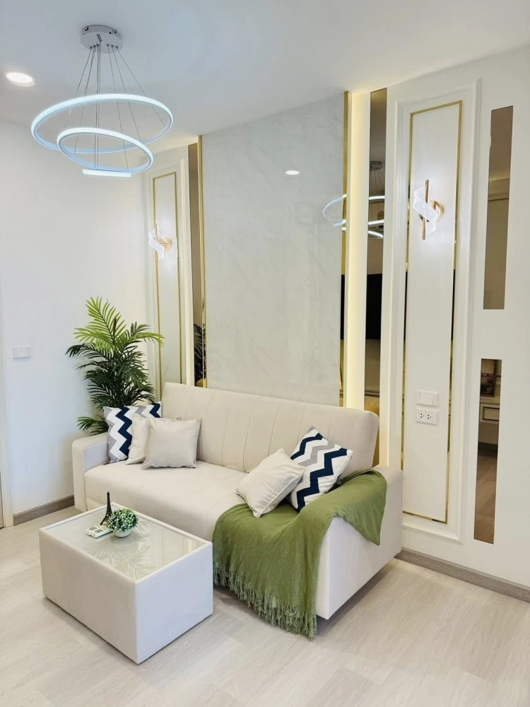 For sale: Knightsbridge Sky River Ocean, beautifully decorated with built-in furniture throughout the room, with quality furniture. Book now, get it f
