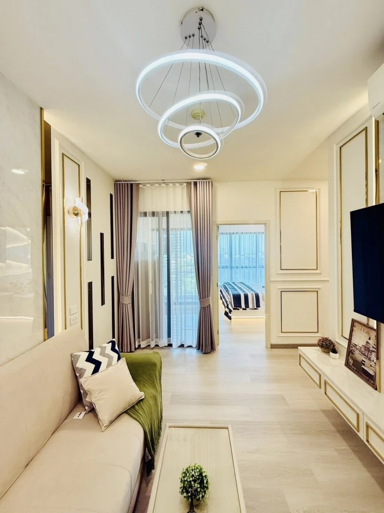 For sale: Knightsbridge Sky River Ocean, beautifully decorated with built-in furniture throughout the room, with quality furniture. Book now, get it f