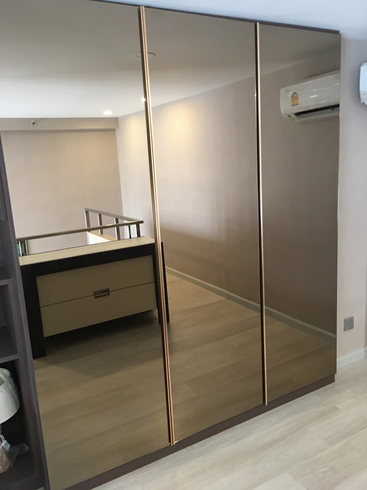 For sale: Knightsbridge Prime Sathorn. Spacious, high-floor unit with comfortable living space. Fully furnished with complete amenities. Book now befo