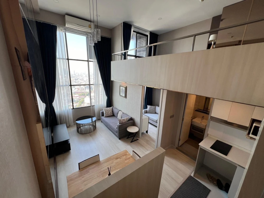 For sale: Knightsbridge Prime Sathorn. Spacious, high-floor unit with comfortable living space. Fully furnished with complete amenities. Book now befo