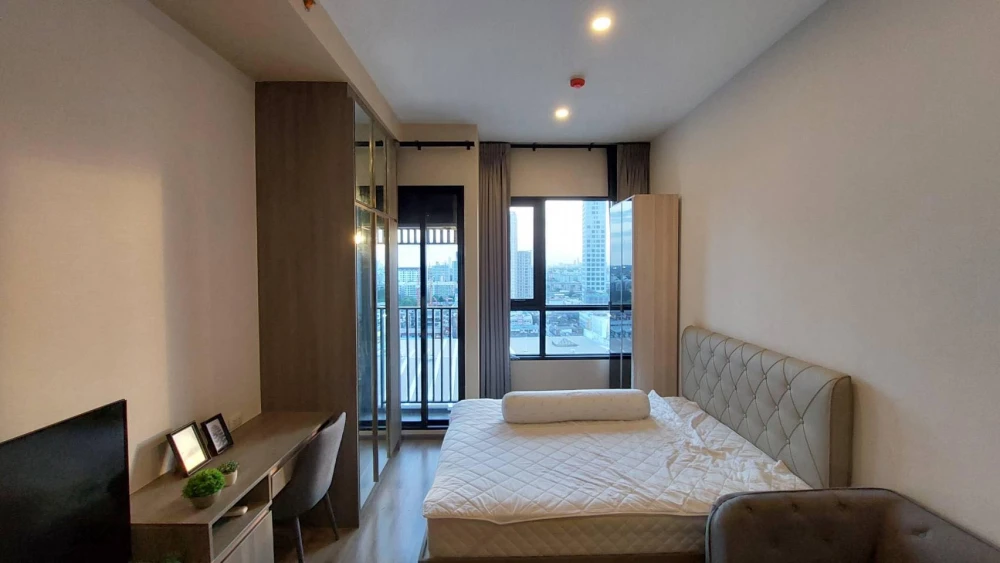 For sale rent: Knightsbridge Prime On Nut, 23rd floor, very high, stunning city view, generous with furniture and appliances, hurry up and grab it!