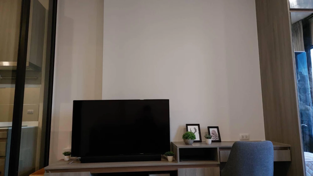 For sale rent: Knightsbridge Prime On Nut, 23rd floor, very high, stunning city view, generous with furniture and appliances, hurry up and grab it!