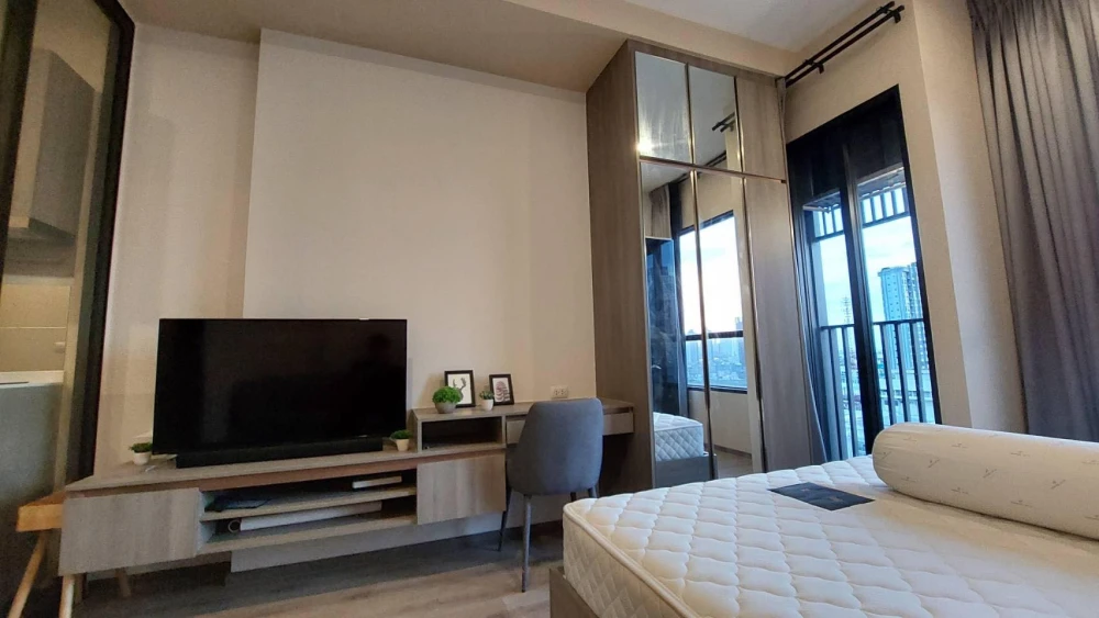 For sale rent: Knightsbridge Prime On Nut, 23rd floor, very high, stunning city view, generous with furniture and appliances, hurry up and grab it!