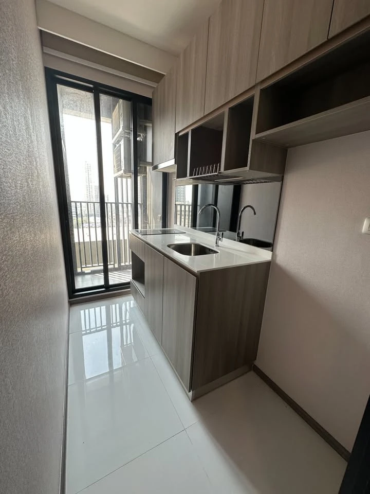 For sale or rent: Knightbridge Prime On Nut, fully decorated, using real marble, ceiling lights, line lights, great mood, very beautiful, reserve now.