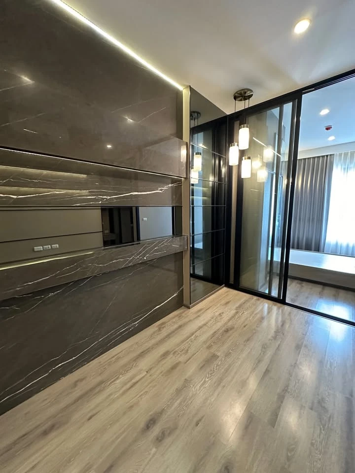 For sale or rent: Knightbridge Prime On Nut, fully decorated, using real marble, ceiling lights, line lights, great mood, very beautiful, reserve now.