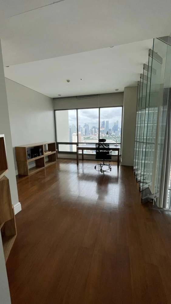 For sale Bright Sukhumvit 24, 3 bedrooms, 3 bathrooms, corner room, sunset view, don't scroll past, reserve now.