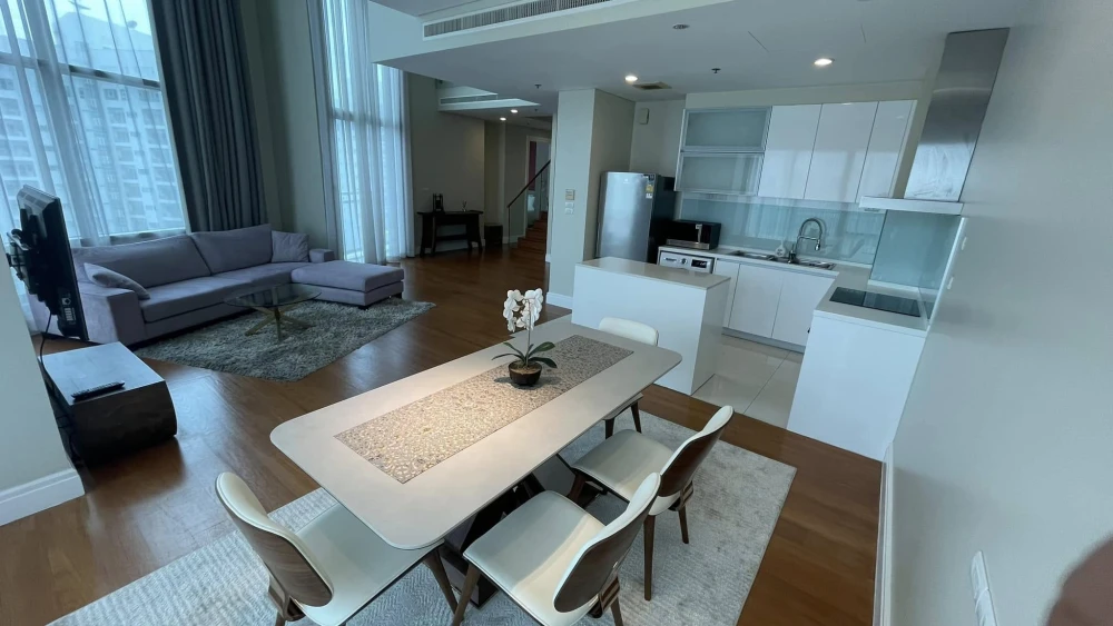For sale Bright Sukhumvit 24, 3 bedrooms, 3 bathrooms, corner room, sunset view, don't scroll past, reserve now.
