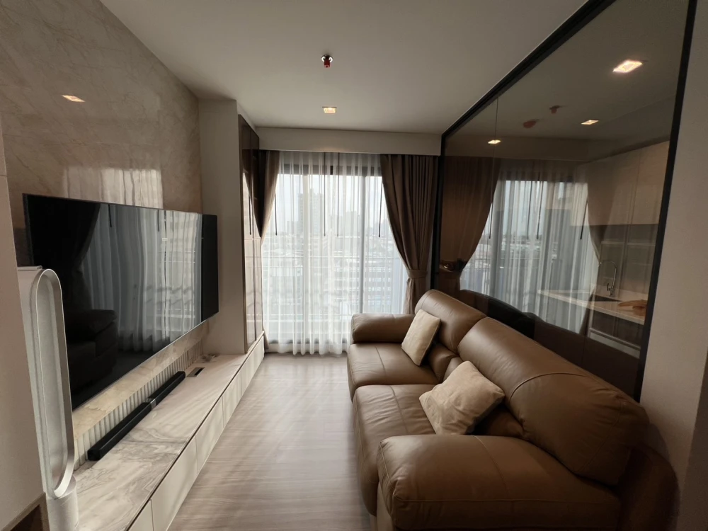 ขายด่วน!! คอนโด ไลฟ์ สาทร - เซียร์ร่า ห้องสวย บิ้วอินแนว Luxury- Modern สวยมาก พร้อมอยู่ จองเลย!!