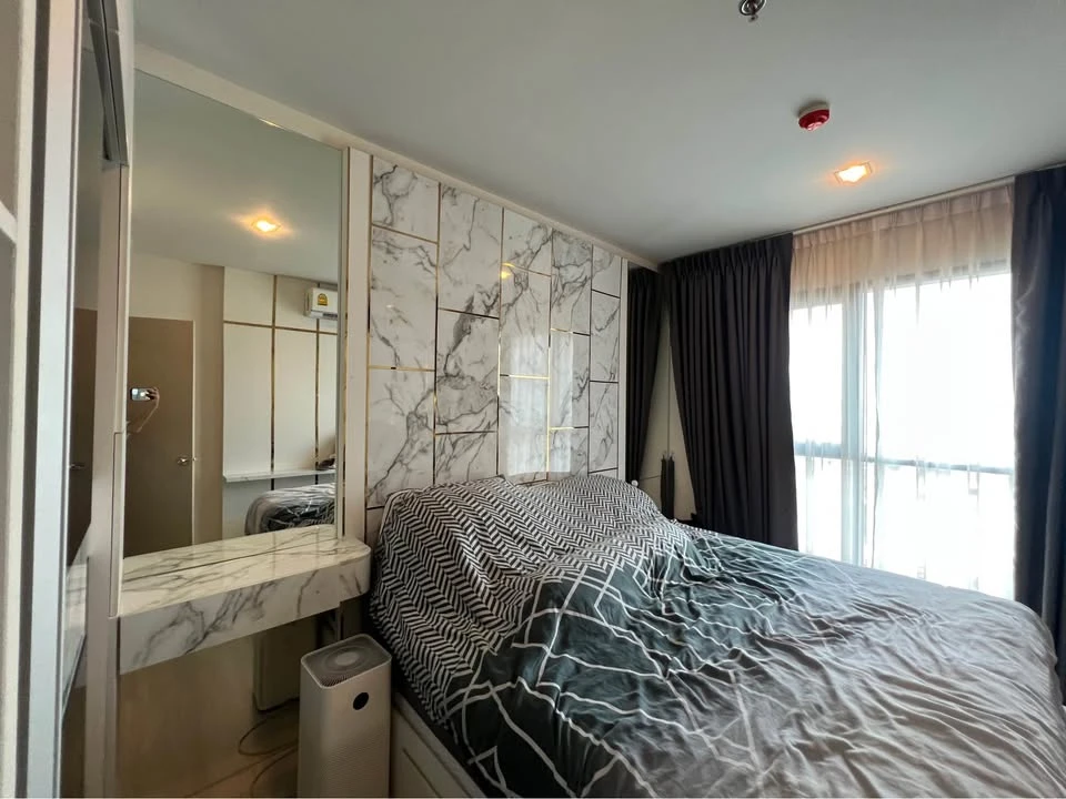Life Sukhumvit 48 for sale, high floor, decorated room with great built-ins. Good furniture With a very comfortable sofa, reserve now.