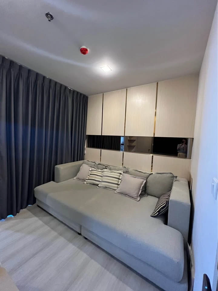 Life Sukhumvit 48 for sale, high floor, decorated room with great built-ins. Good furniture With a very comfortable sofa, reserve now.