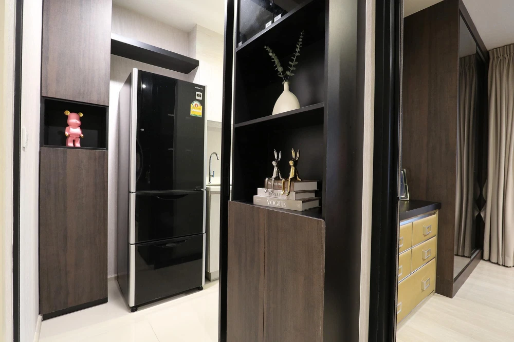For sale: Life Asoke, fully furnished, built-in, excellent quality + furniture and electrical appliances. You can't miss out on booking it!