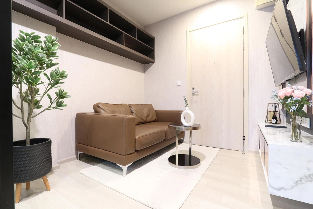 For sale: Life Asoke, fully furnished, built-in, excellent quality + furniture and electrical appliances. You can't miss out on booking it!