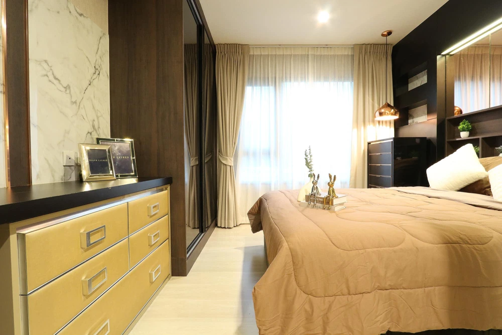 For sale: Life Asoke, fully furnished, built-in, excellent quality + furniture and electrical appliances. You can't miss out on booking it!