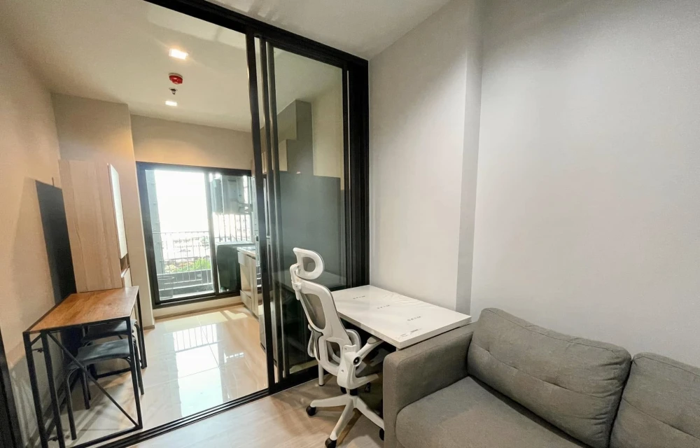 For sale: Life Asoke-Rama 9, spacious room, well-proportioned, fully furnished, you can own it today.