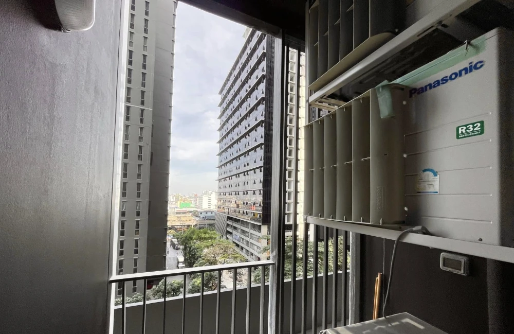 For sale: Life Asoke-Rama 9, spacious room, well-proportioned, fully furnished, you can own it today.