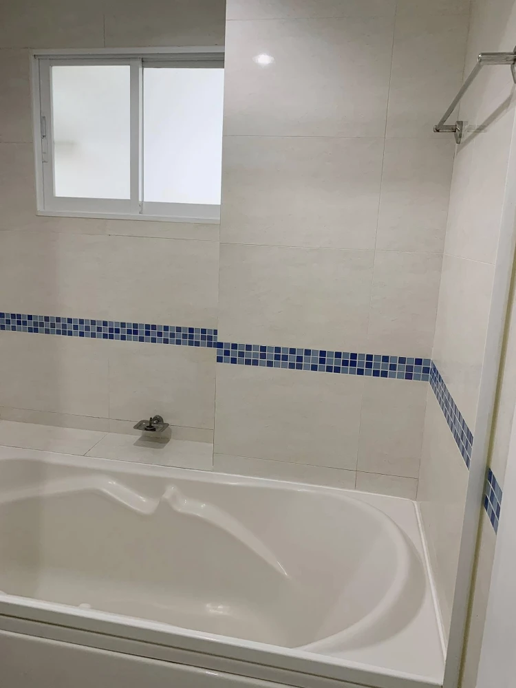 For sale: Life @ Ratchada-Huai Khwang, area 40 sq m., plenty of usable space, built-in furniture in the living room area, hurry up and grab it.
