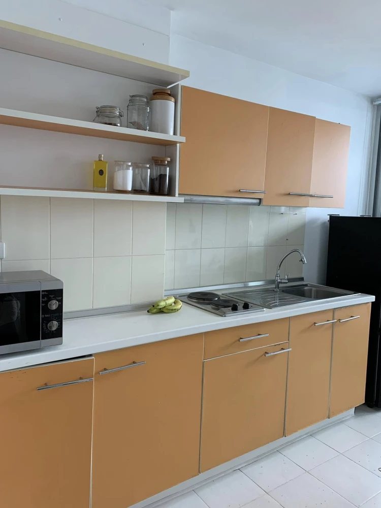 For sale: Life @ Ratchada-Huai Khwang, area 40 sq m., plenty of usable space, built-in furniture in the living room area, hurry up and grab it.