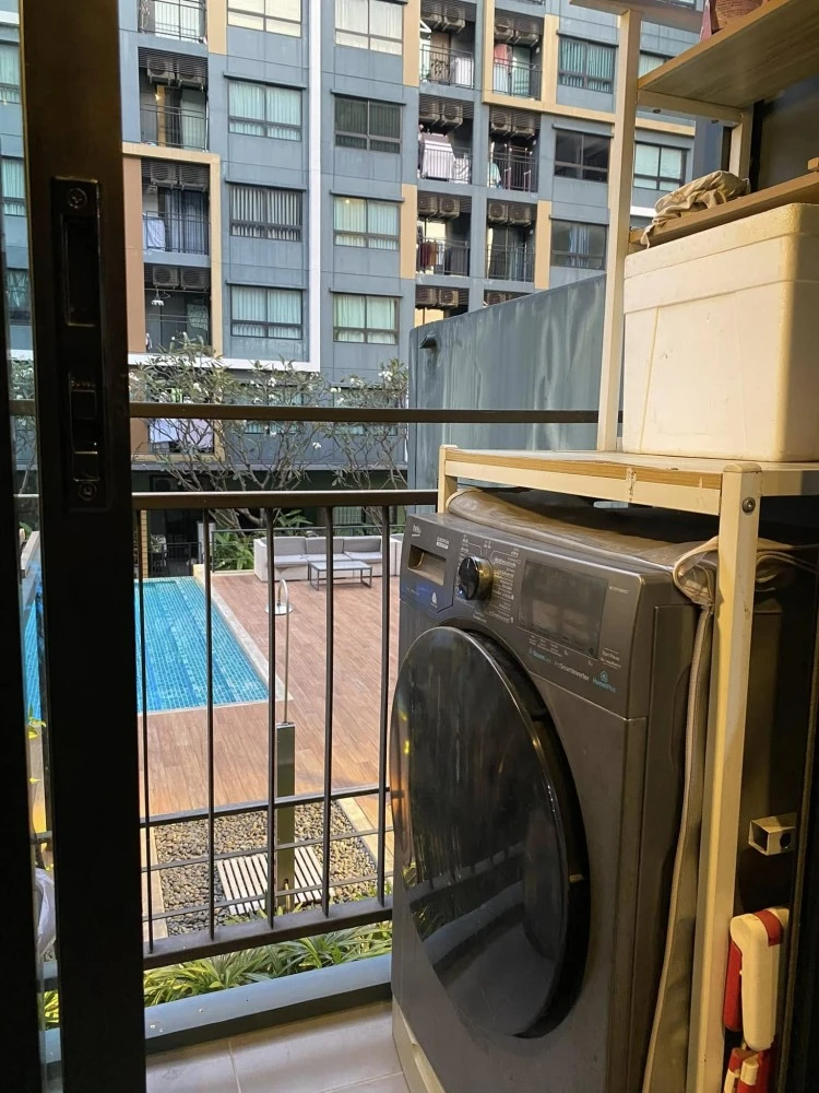 For sale: I Condo Green Space Sukhumvit 77, corner room, next to fire escape, swimming pool view, hurry and reserve before you miss out.