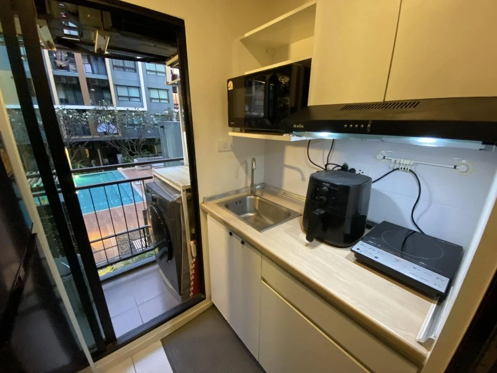 For sale: I Condo Green Space Sukhumvit 77, corner room, next to fire escape, swimming pool view, hurry and reserve before you miss out.