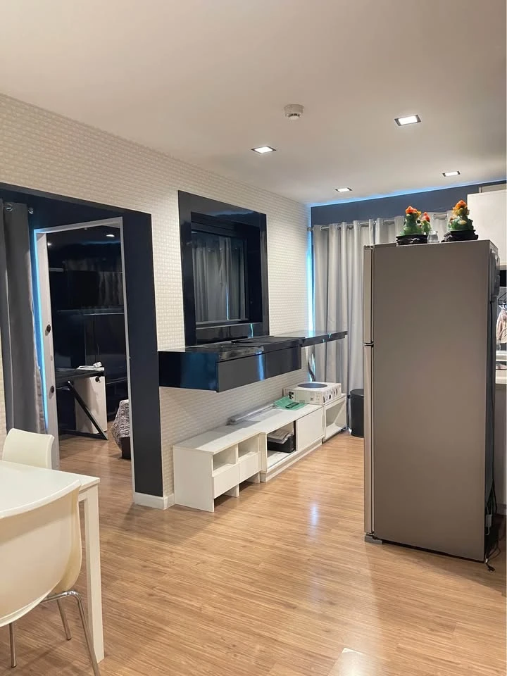 For sale: Icondo Ngamwongwan 2, corner room, garden side, bright room, good ventilation, total room number 9, must reserve now.