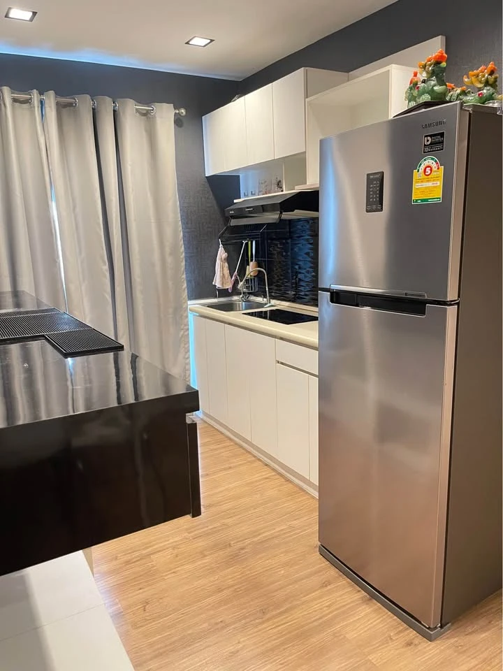 For sale: Icondo Ngamwongwan 2, corner room, garden side, bright room, good ventilation, total room number 9, must reserve now.