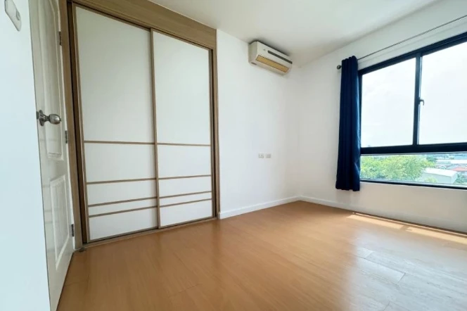 For sale: I Condo Sukhumvit 105, 6th floor, city view, fully furnished, nice to live in. Interested? Reserve now!