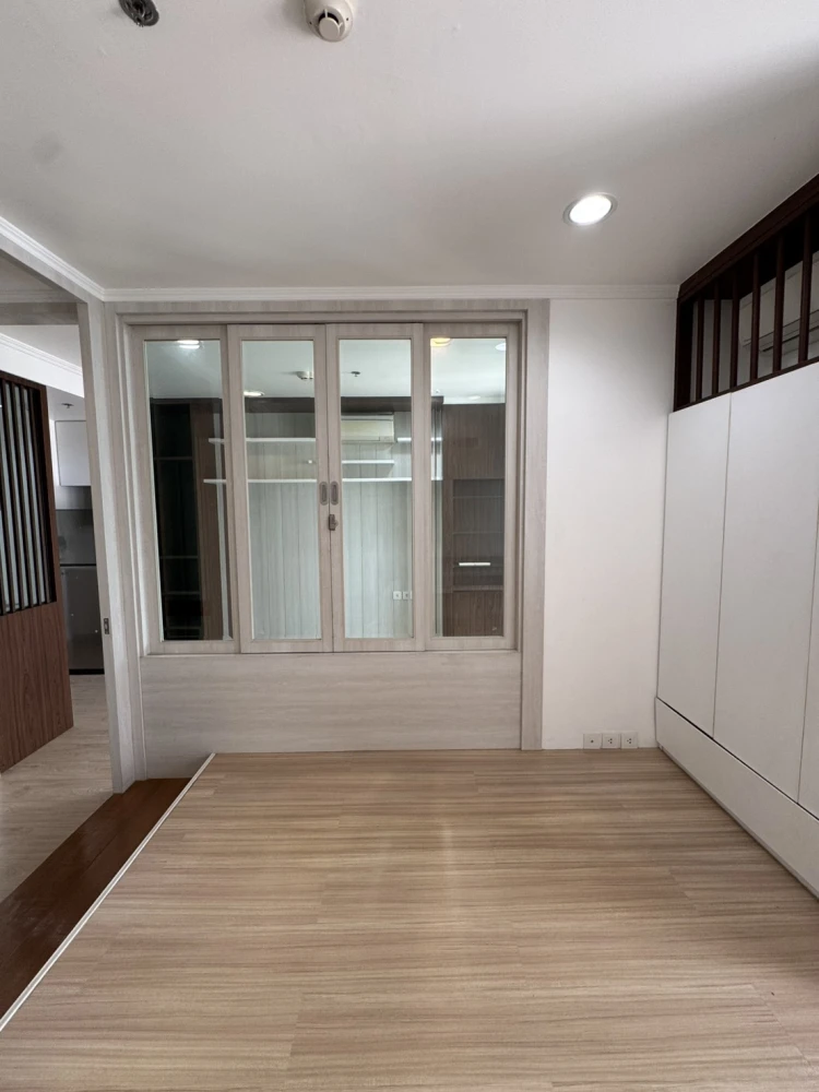 For sale: Ideo Q Ratchawithi, 29th floor, city view, spacious room, comfortable living. Interested? Hurry and reserve now!
