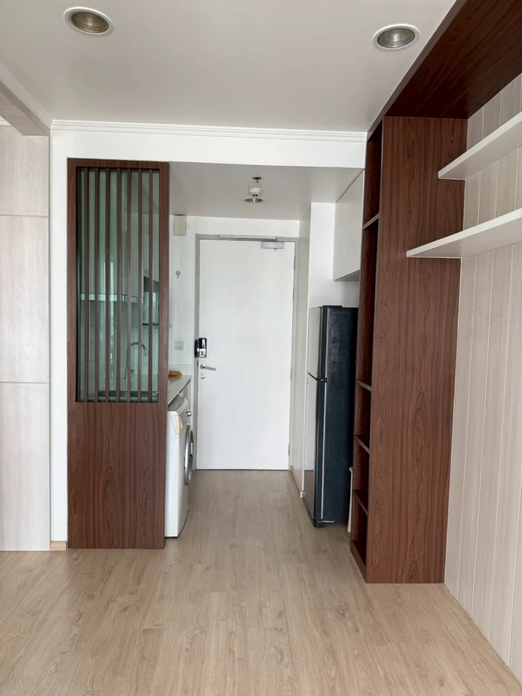 For sale: Ideo Q Ratchawithi, 29th floor, city view, spacious room, comfortable living. Interested? Hurry and reserve now!