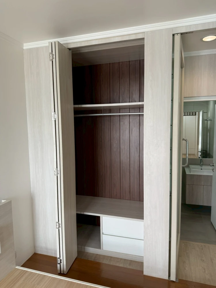 For sale: Ideo Q Ratchawithi, 29th floor, city view, spacious room, comfortable living. Interested? Hurry and reserve now!