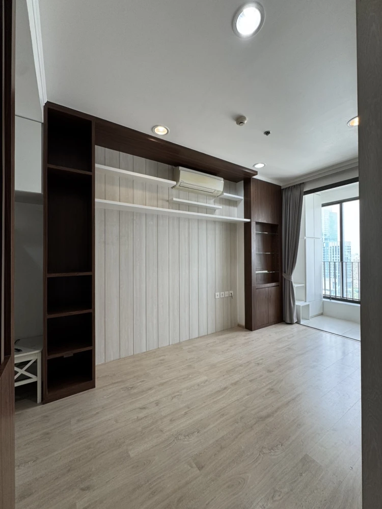 For sale: Ideo Q Ratchawithi, 29th floor, city view, spacious room, comfortable living. Interested? Hurry and reserve now!