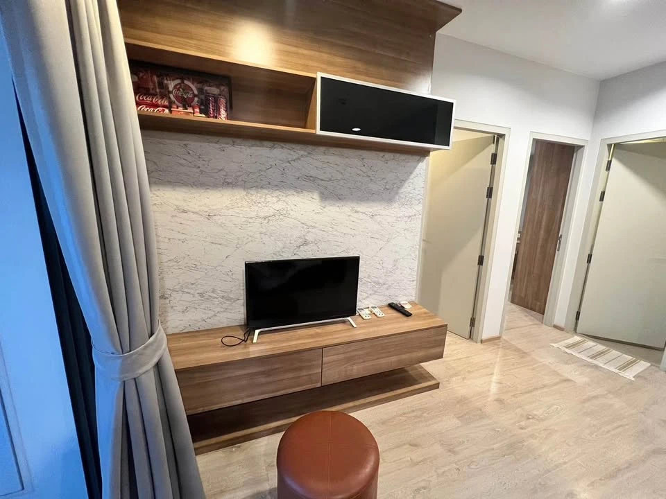 For sale: Ideo Q Ratchawithi, large sized room, 2 bedrooms, facing north, not hot, no tall buildings blocking the view, fully furnished with built-in