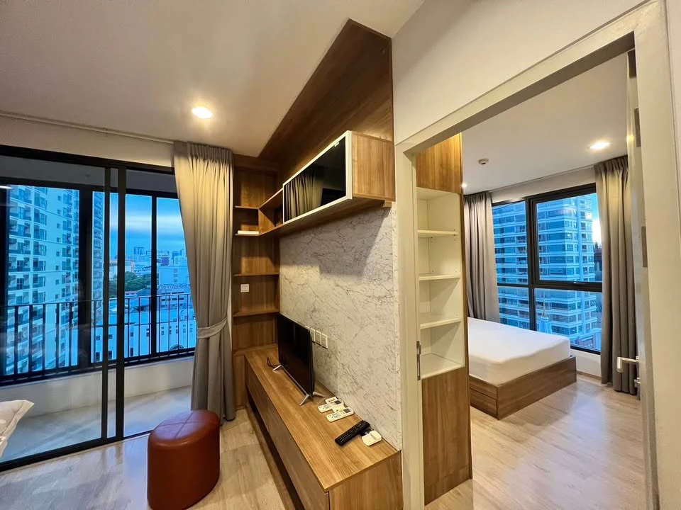 For sale: Ideo Q Ratchawithi, large sized room, 2 bedrooms, facing north, not hot, no tall buildings blocking the view, fully furnished with built-in