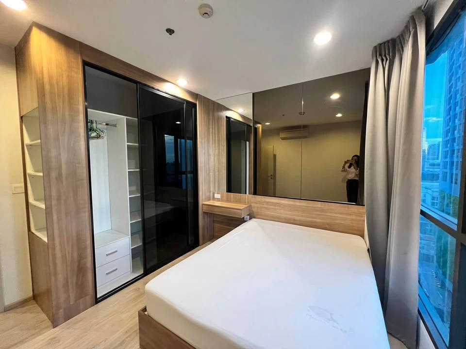 For sale: Ideo Q Ratchawithi, large sized room, 2 bedrooms, facing north, not hot, no tall buildings blocking the view, fully furnished with built-in