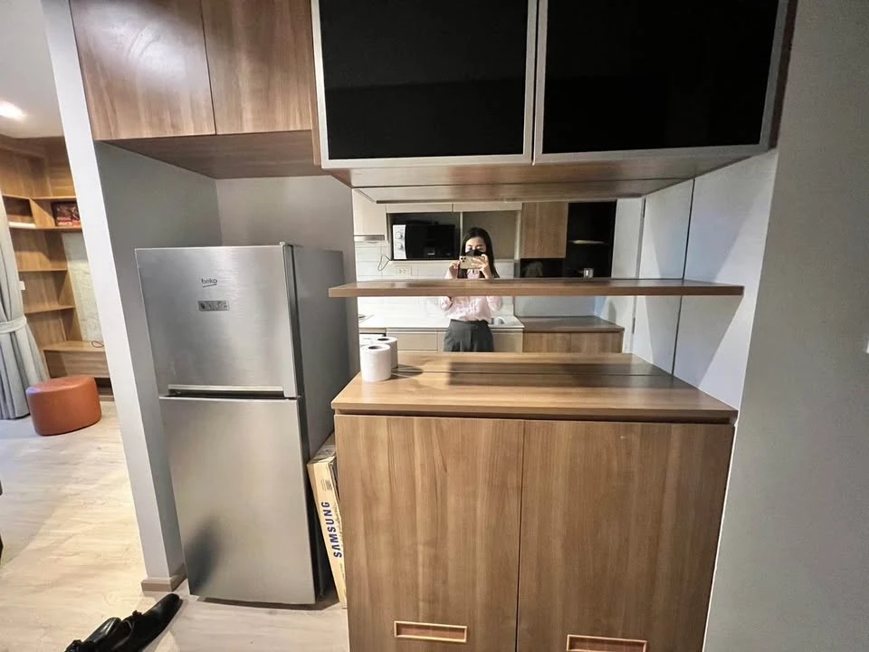For sale: Ideo Q Ratchawithi, large sized room, 2 bedrooms, facing north, not hot, no tall buildings blocking the view, fully furnished with built-in