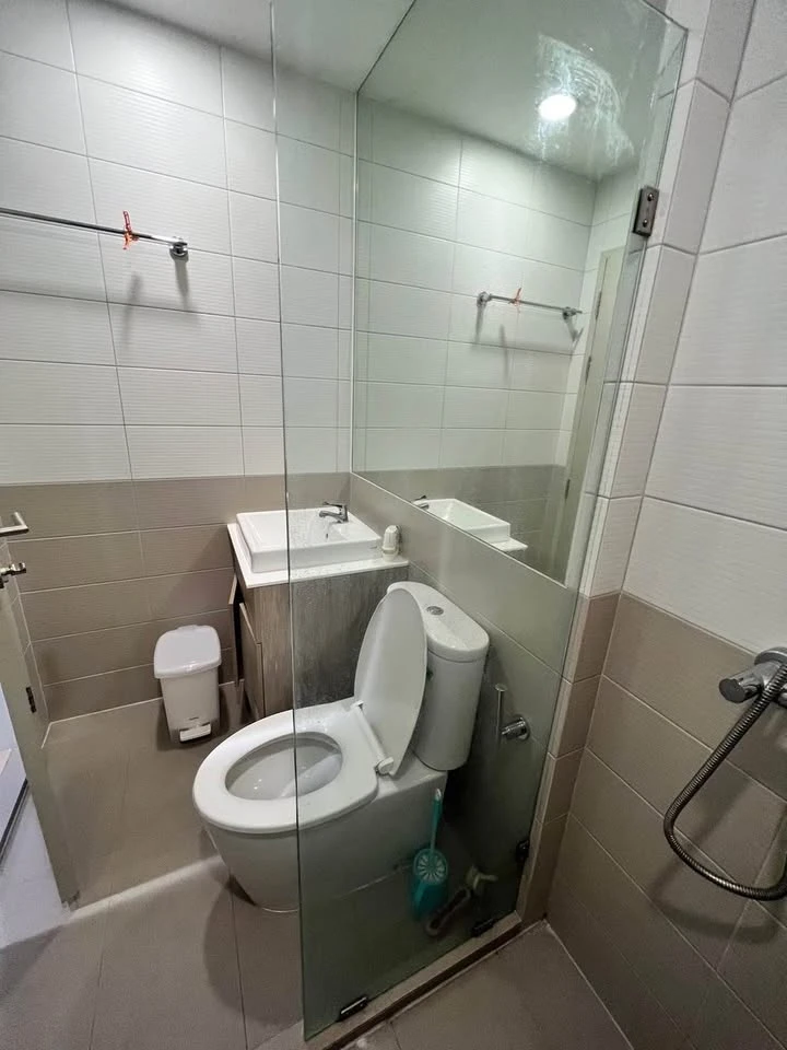 For sale: Ideo Q Ratchawithi, large sized room, 2 bedrooms, facing north, not hot, no tall buildings blocking the view, fully furnished with built-in