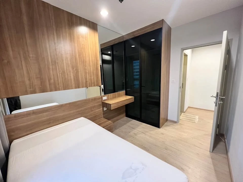 For sale: Ideo Q Ratchawithi, large sized room, 2 bedrooms, facing north, not hot, no tall buildings blocking the view, fully furnished with built-in