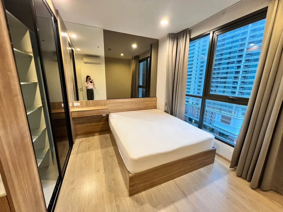 For sale: Ideo Q Ratchawithi, large sized room, 2 bedrooms, facing north, not hot, no tall buildings blocking the view, fully furnished with built-in